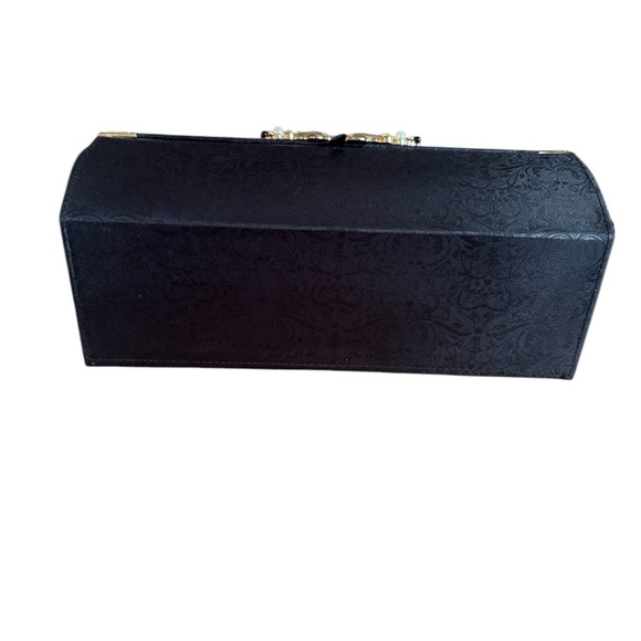 Vintage GHD Storage Box/Cigarette Box Holder/Wig Box
13”long x 7”high x 4.5”deep - Picture 6 of 10